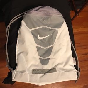 nike white drawstring bag
